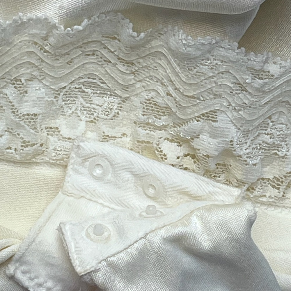 Vintage Women Full Slip White Lace Trim Underwire 34C Coquette Pinup Loungewear - Picture 4 of 8